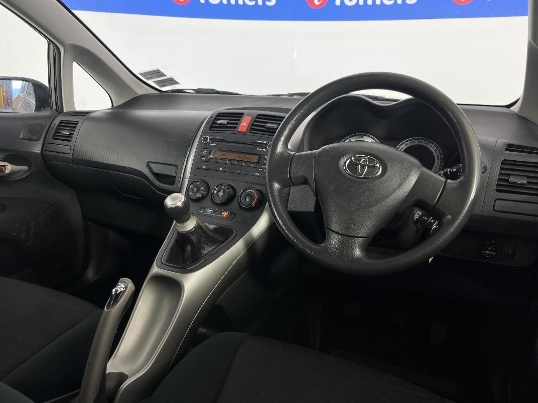 Photo '17' of Toyota Corolla Photo '17' of Toyota Corolla