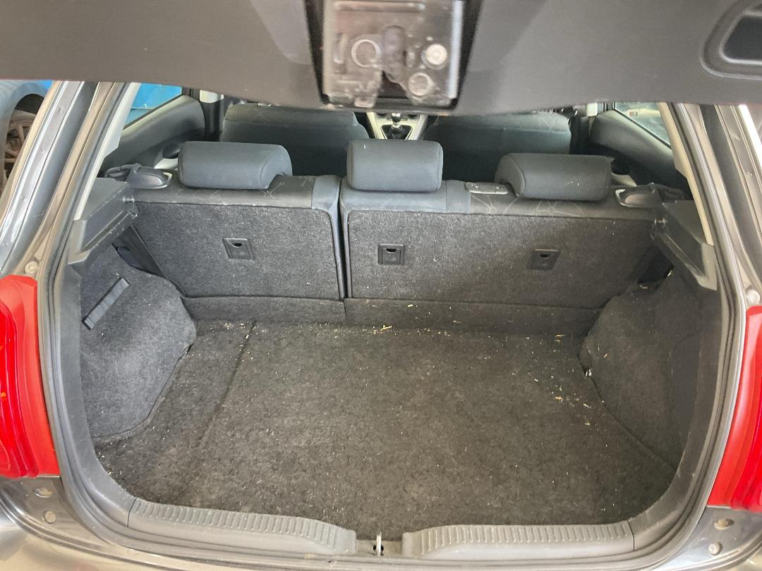 Photo '27' of Toyota Corolla GX Photo '27' of Toyota Corolla GX