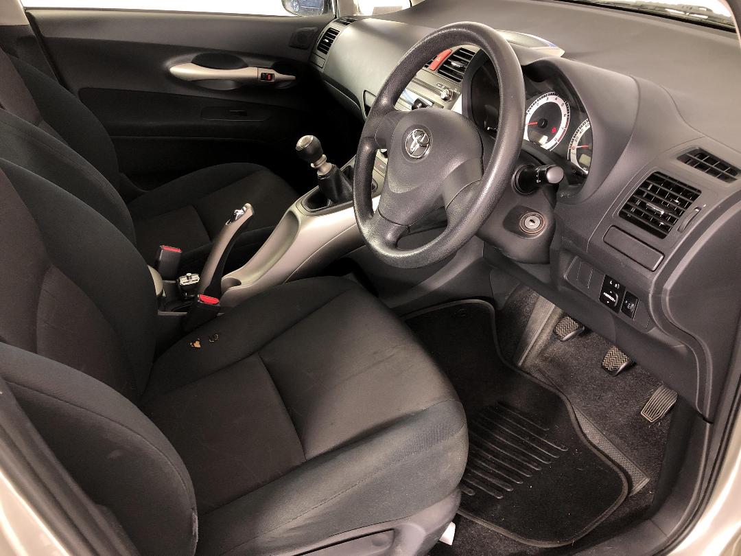 Photo '16' of Toyota Corolla Photo '16' of Toyota Corolla