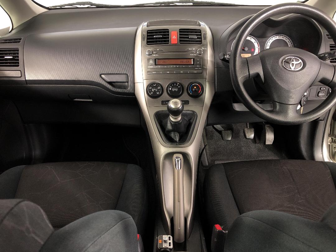 Photo '17' of Toyota Corolla Photo '17' of Toyota Corolla