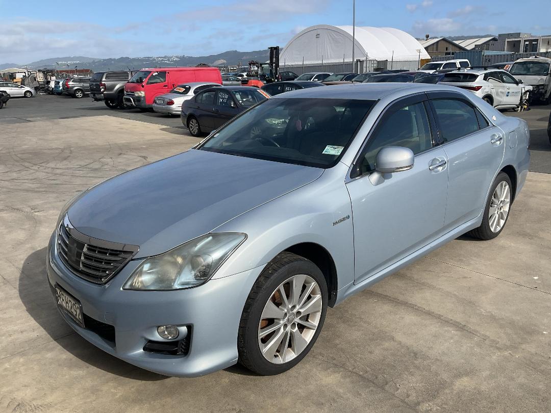 Photo '2' of Toyota Crown Hybrid