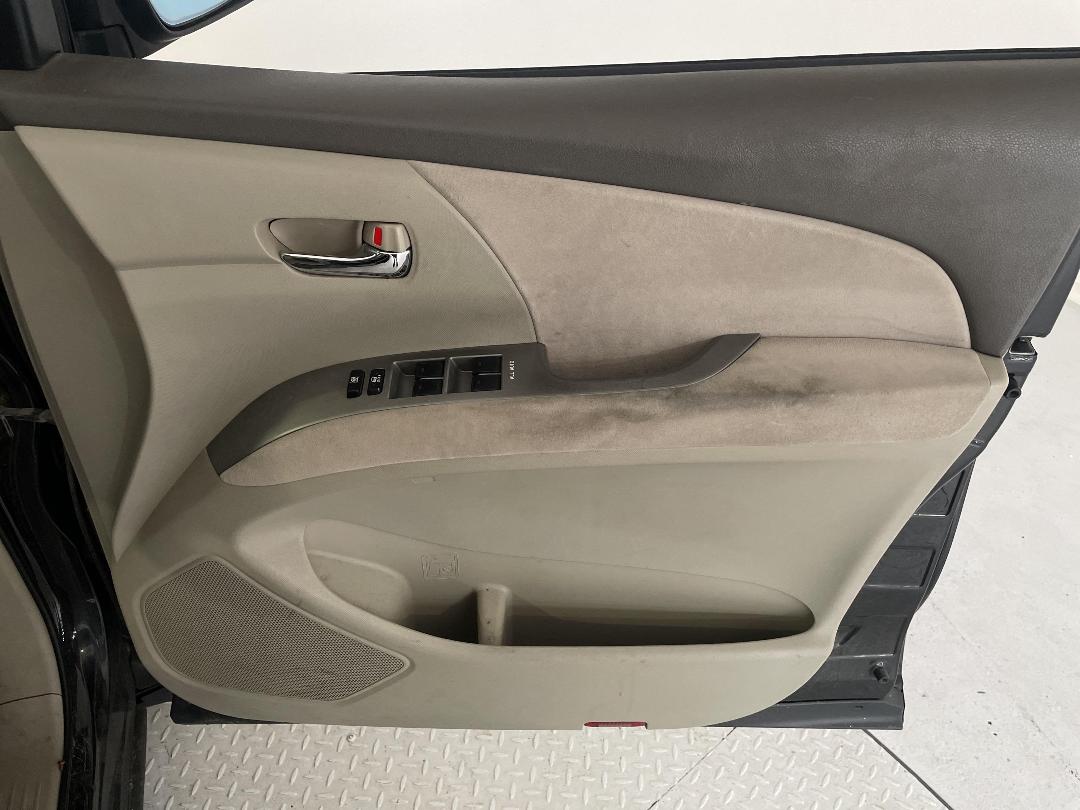 Photo '13' of Toyota Estima E-Four X Hybrid Photo '13' of Toyota Estima E-Four X Hybrid