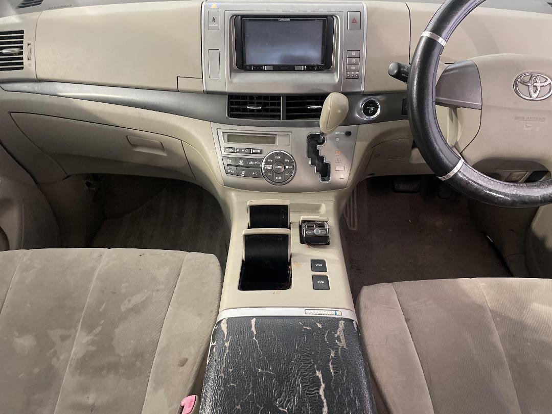 Photo '20' of Toyota Estima E-Four X Hybrid Photo '20' of Toyota Estima E-Four X Hybrid