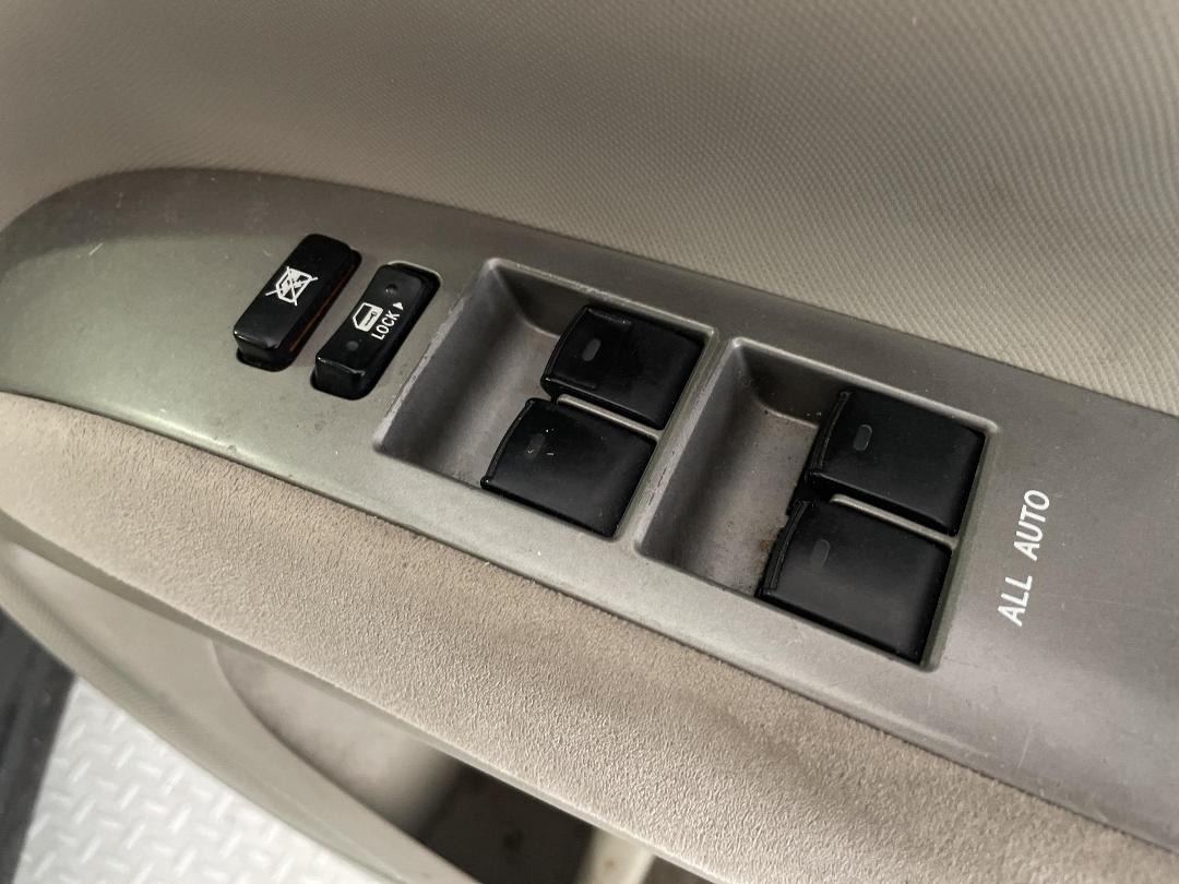 Photo '22' of Toyota Estima E-Four X Hybrid Photo '22' of Toyota Estima E-Four X Hybrid