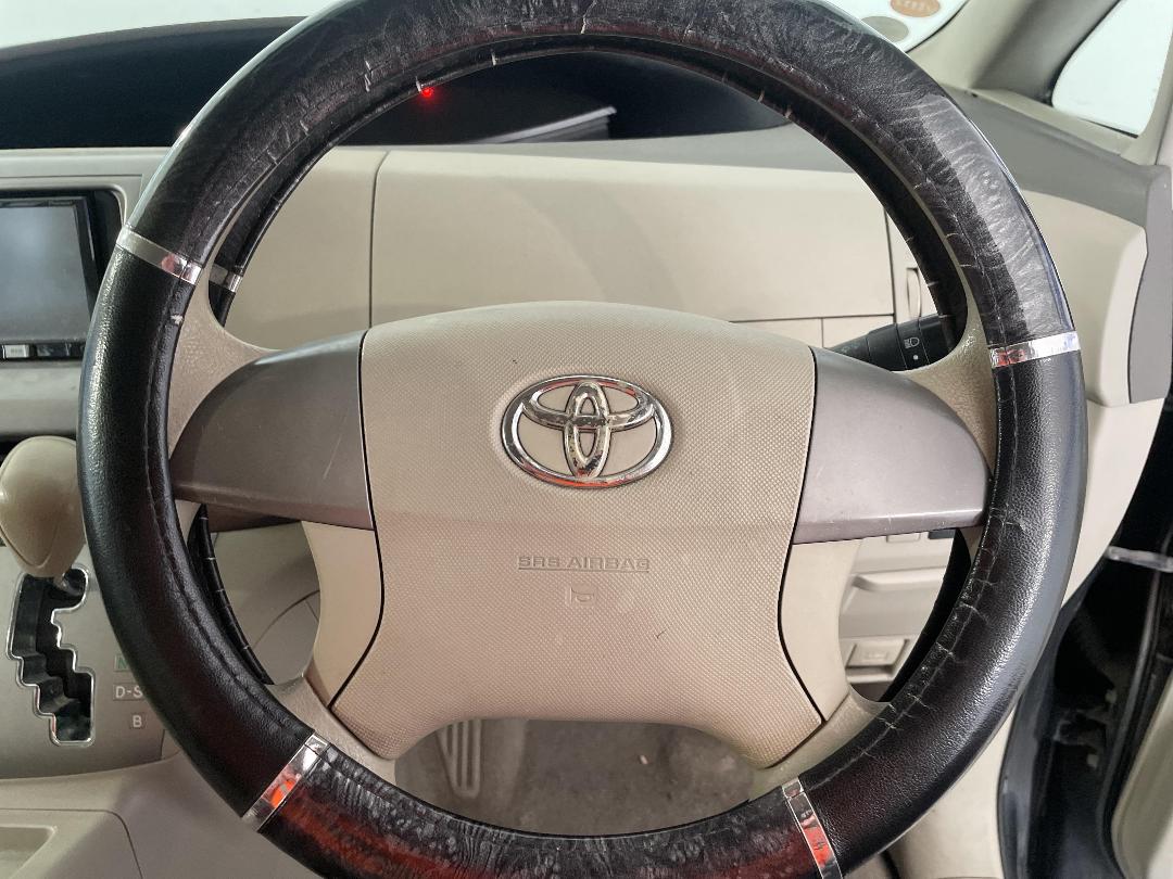 Photo '24' of Toyota Estima E-Four X Hybrid Photo '24' of Toyota Estima E-Four X Hybrid