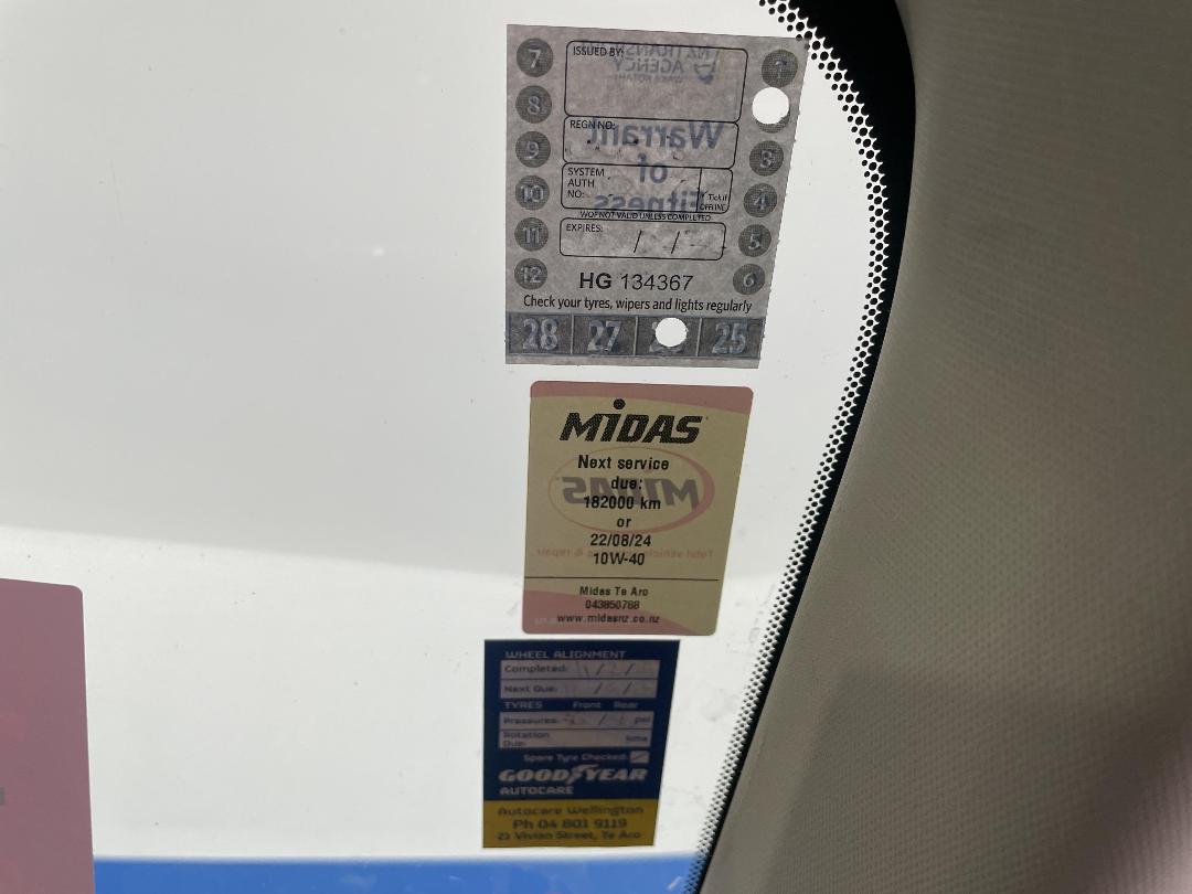 Photo '30' of Toyota Estima E-Four X Hybrid Photo '30' of Toyota Estima E-Four X Hybrid