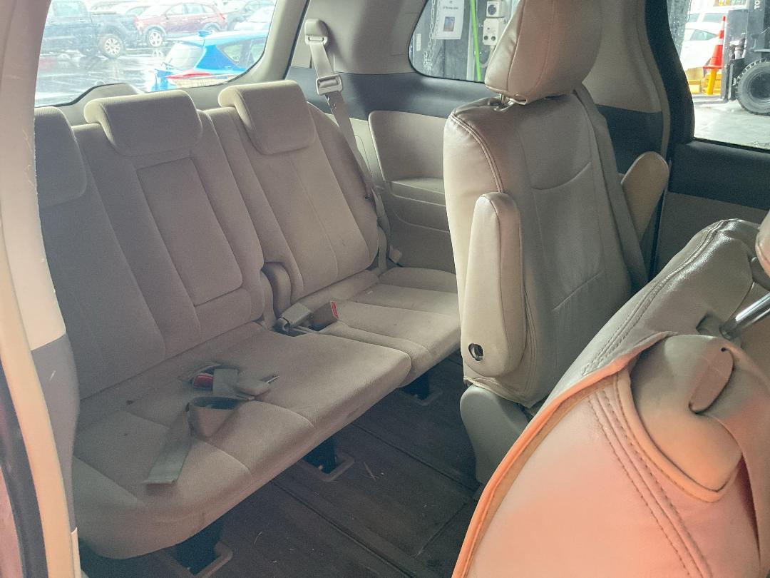 Photo '15' of Toyota Estima Aeras Photo '15' of Toyota Estima Aeras