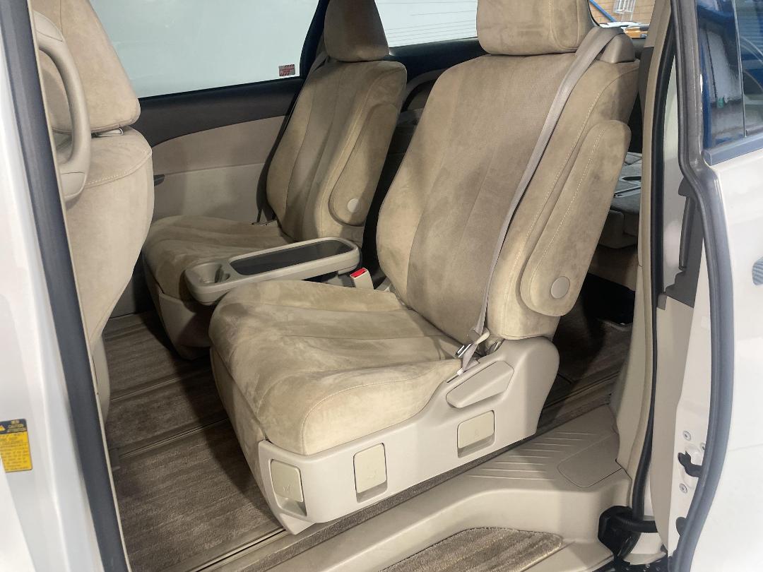 Photo '20' of Toyota Estima Photo '20' of Toyota Estima