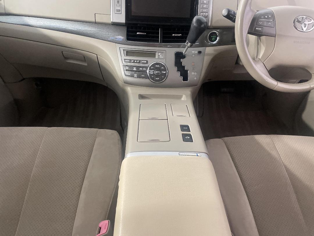 Photo '18' of Toyota Estima Photo '18' of Toyota Estima