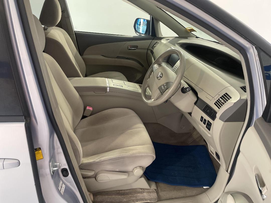 Photo '16' of Toyota Estima