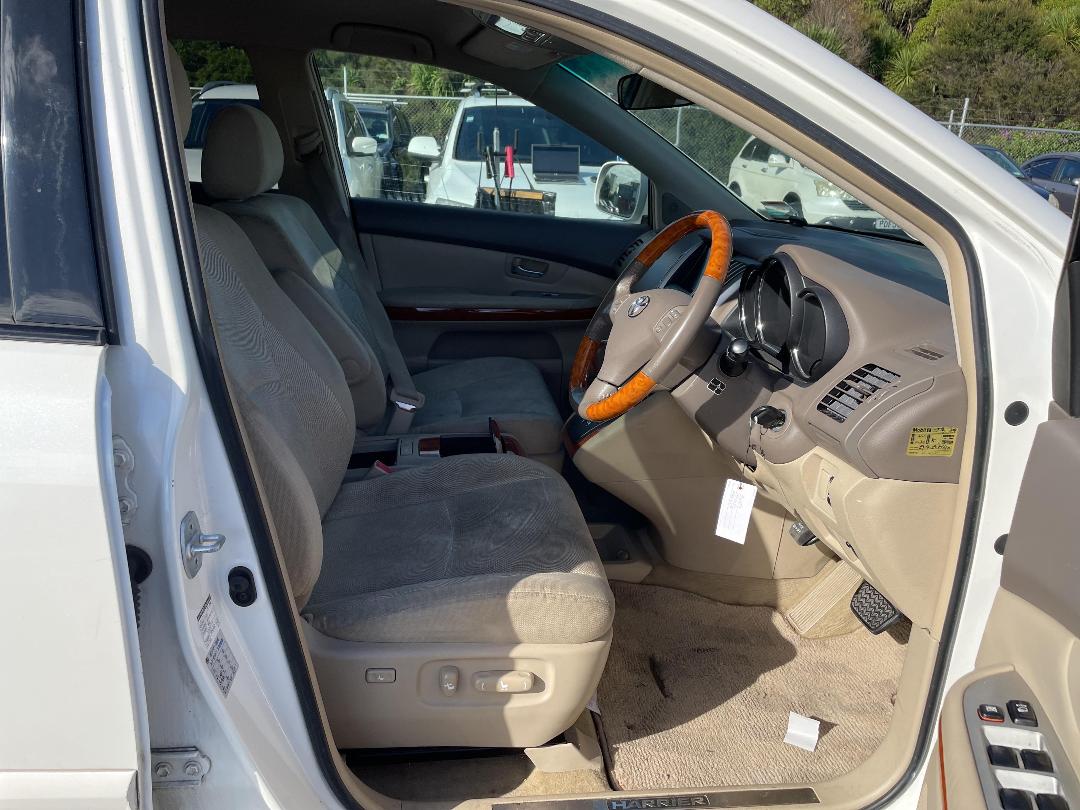 Photo '10' of Toyota Harrier 350G