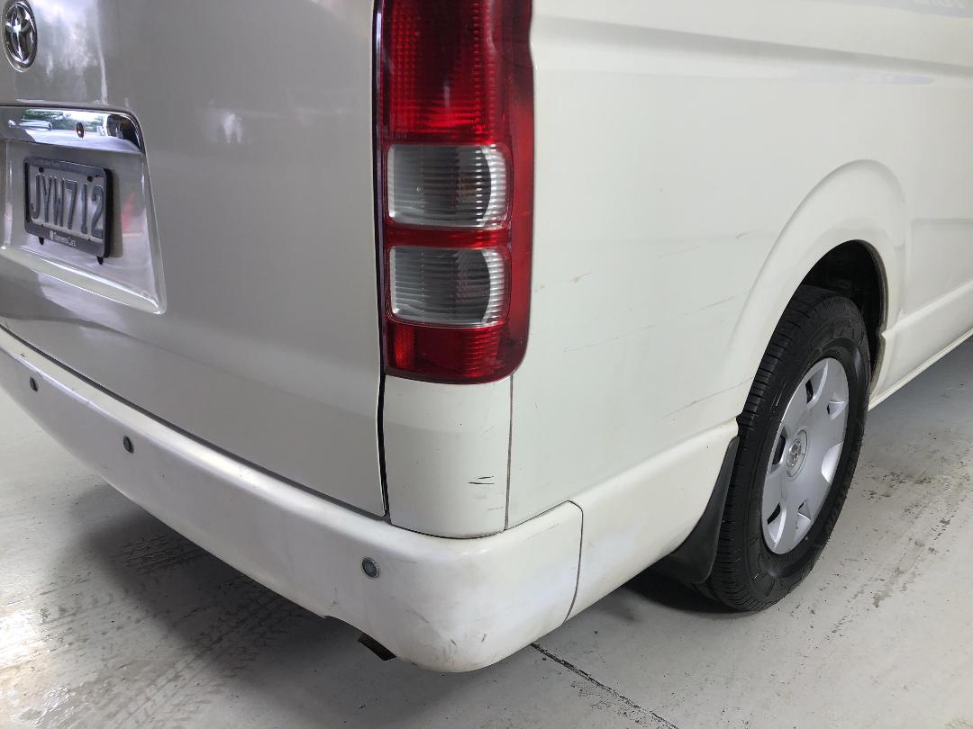 Photo '24' of Toyota Hiace