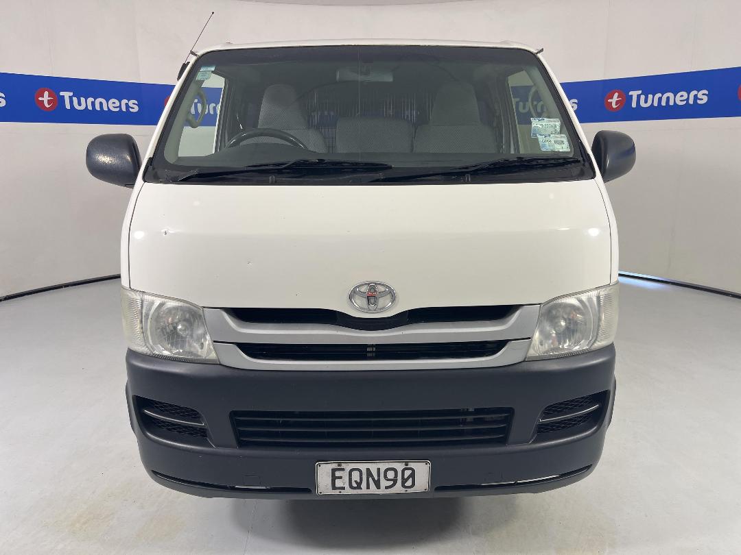 Photo '2' of Toyota Hiace