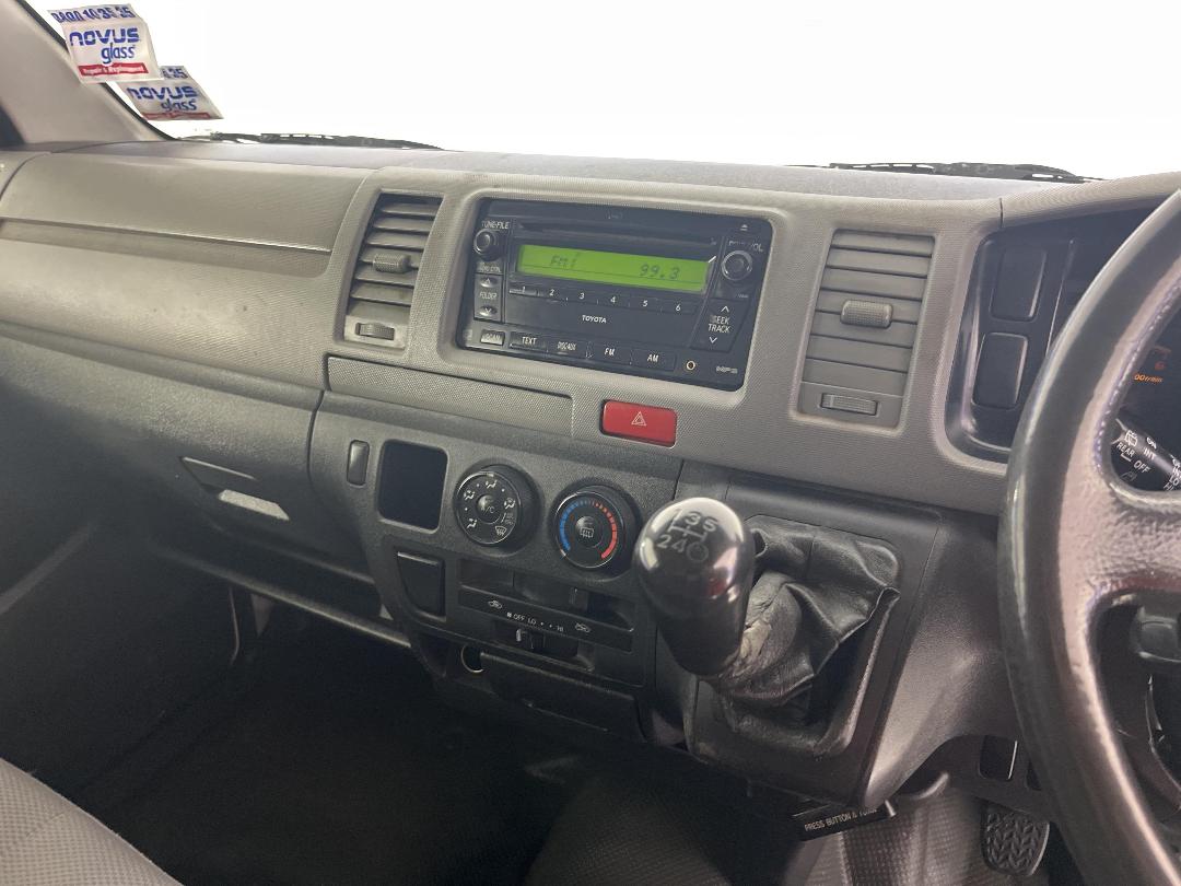 Photo '18' of Toyota Hiace