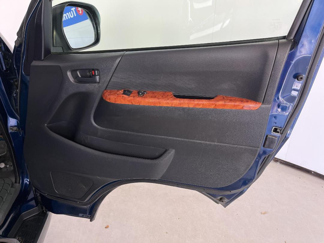 Photo '15' of Toyota Hiace Photo '15' of Toyota Hiace