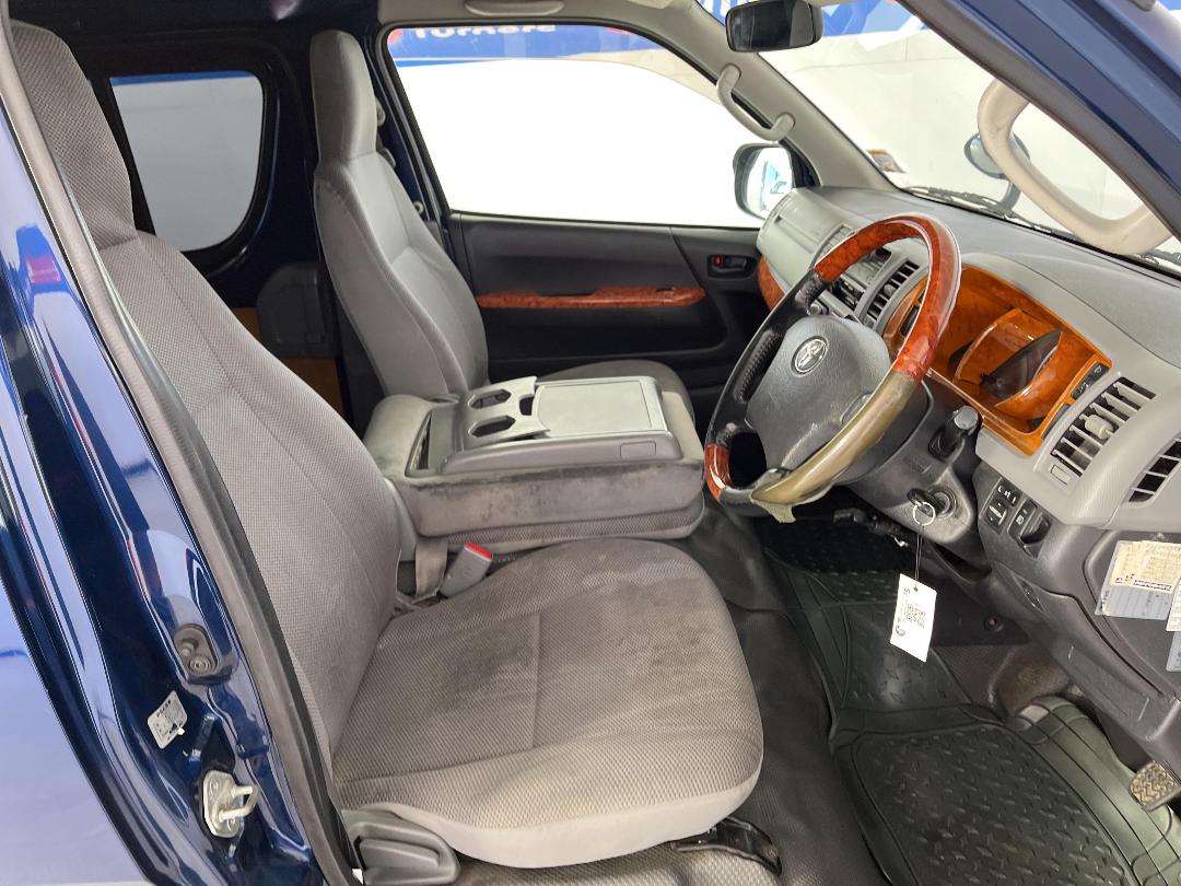 Photo '16' of Toyota Hiace Photo '16' of Toyota Hiace