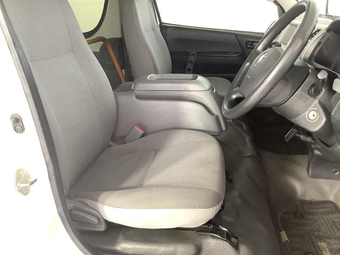 Photo '16' of Toyota Hiace