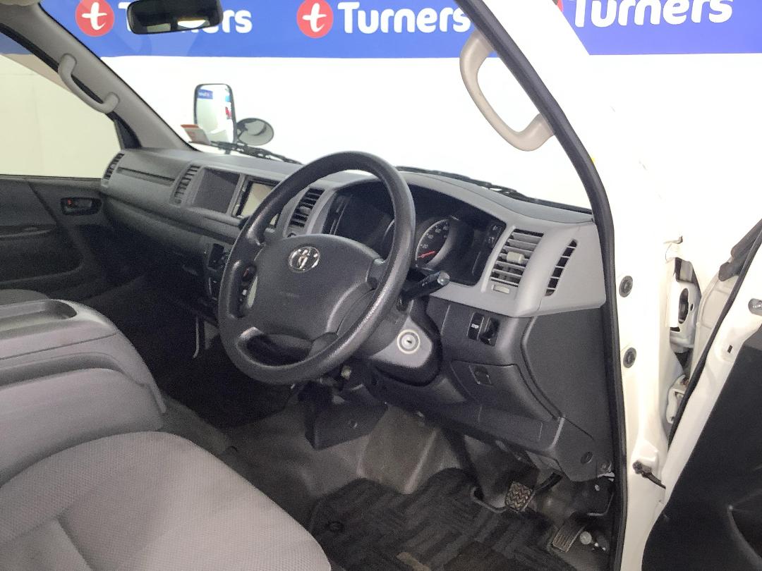 Photo '17' of Toyota Hiace