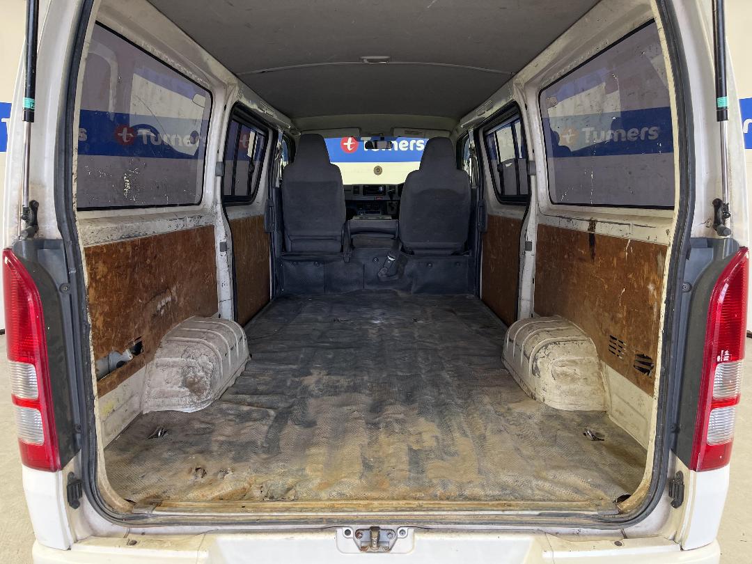 Photo '14' of Toyota Hiace