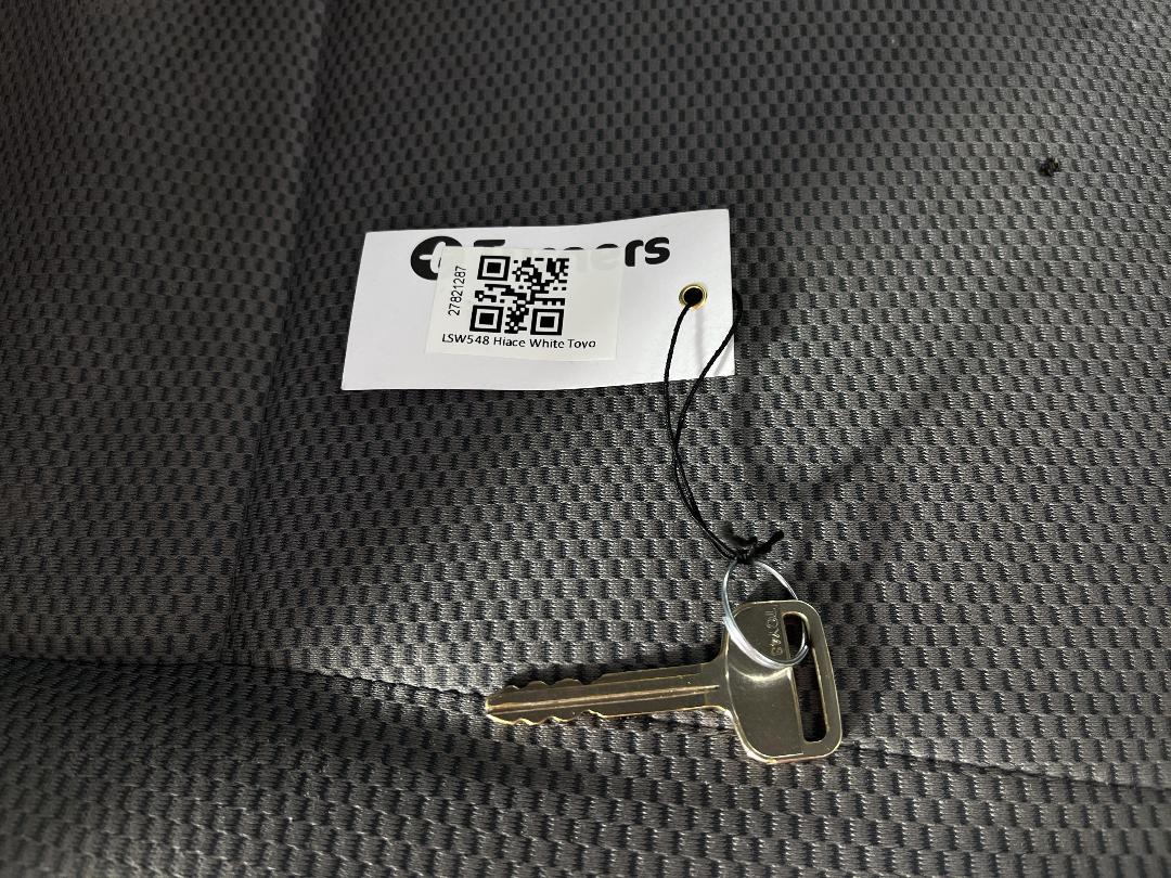 Photo '22' of Toyota Hiace