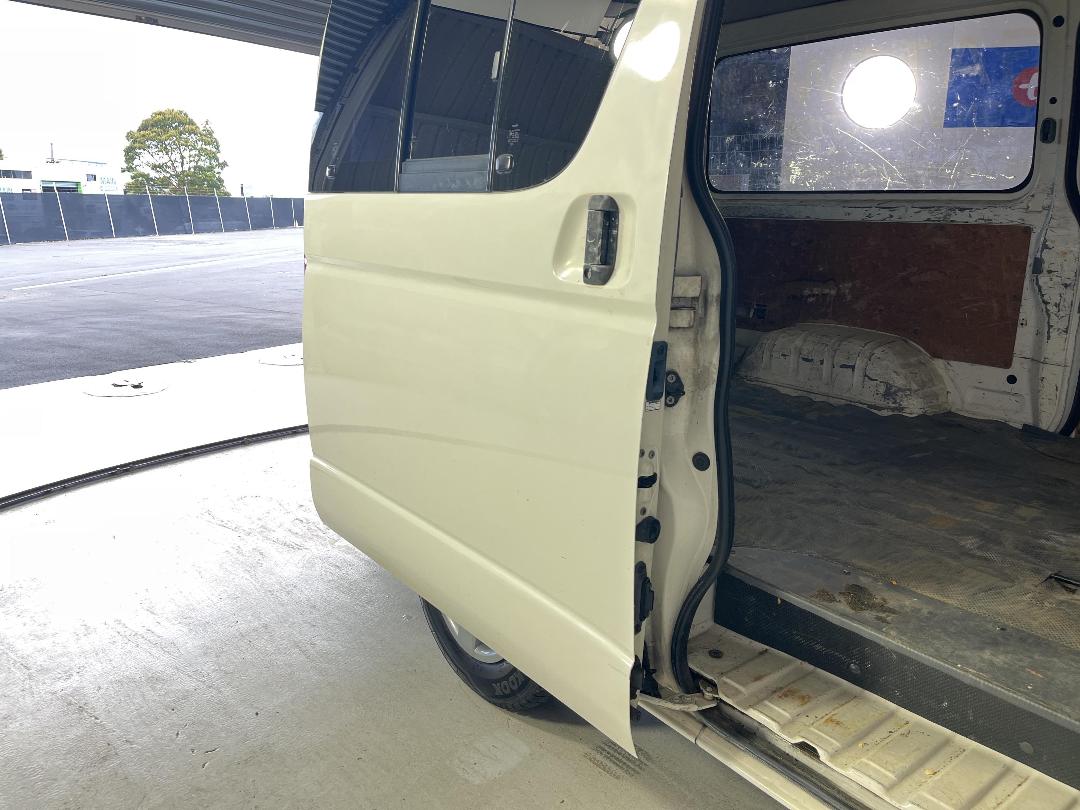 Photo '19' of Toyota Hiace