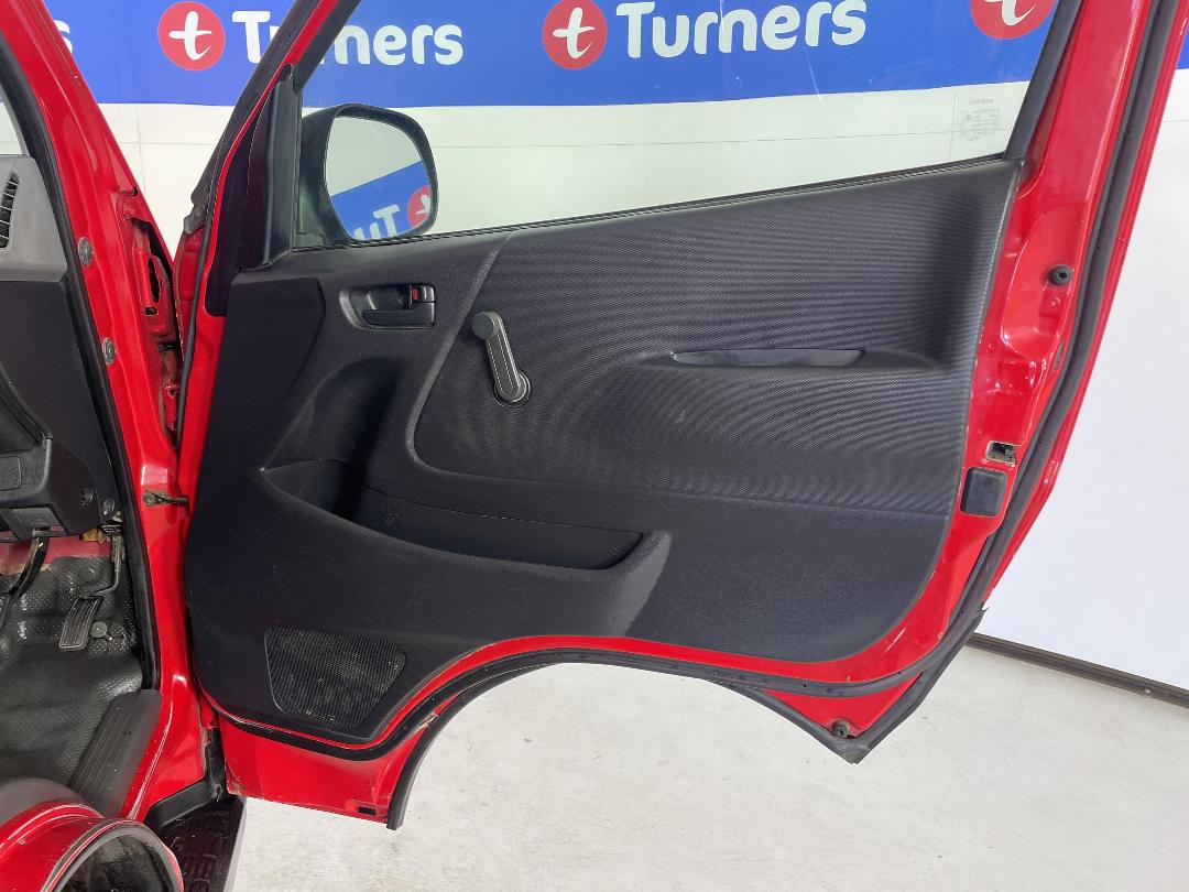 Photo '15' of Toyota Hiace Photo '15' of Toyota Hiace