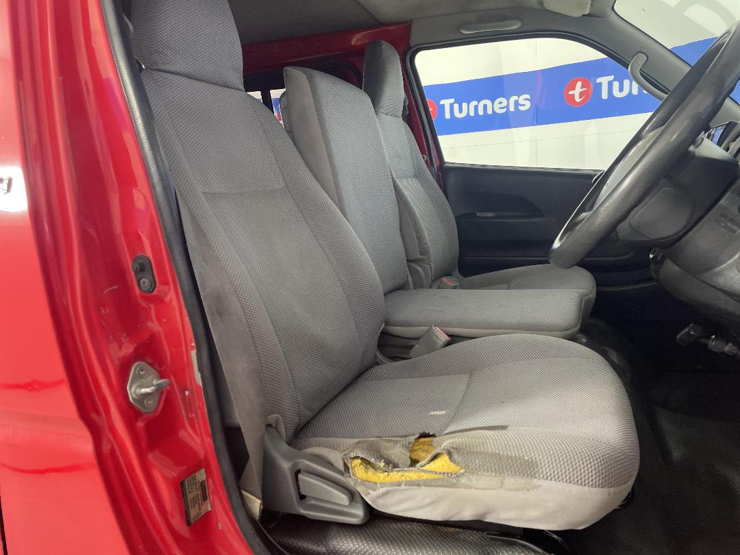 Photo '16' of Toyota Hiace Photo '16' of Toyota Hiace