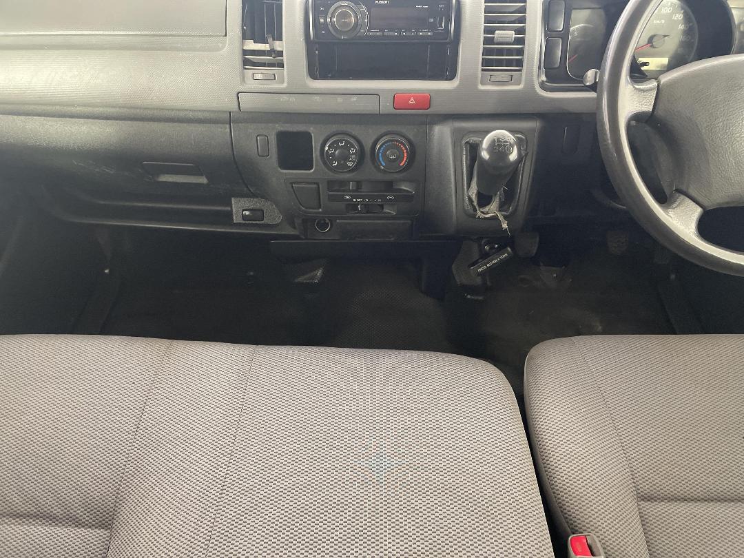 Photo '18' of Toyota Hiace Photo '18' of Toyota Hiace