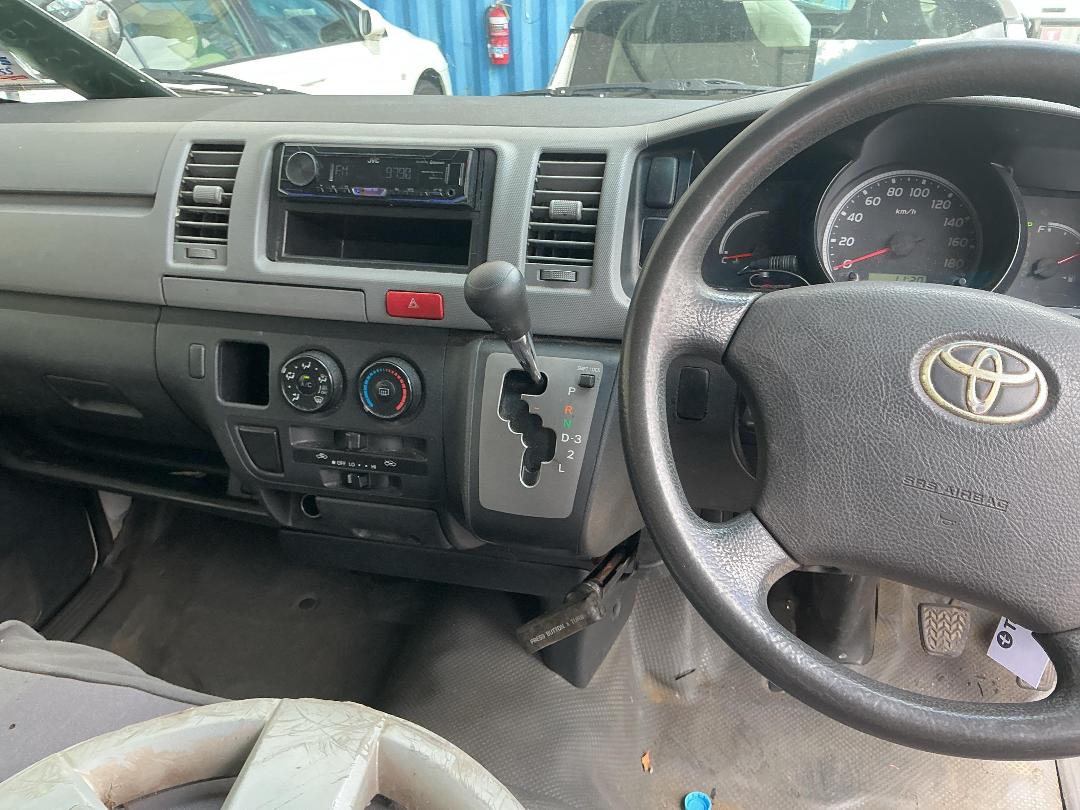 Photo '9' of Toyota Hiace Regius Photo '9' of Toyota Hiace Regius