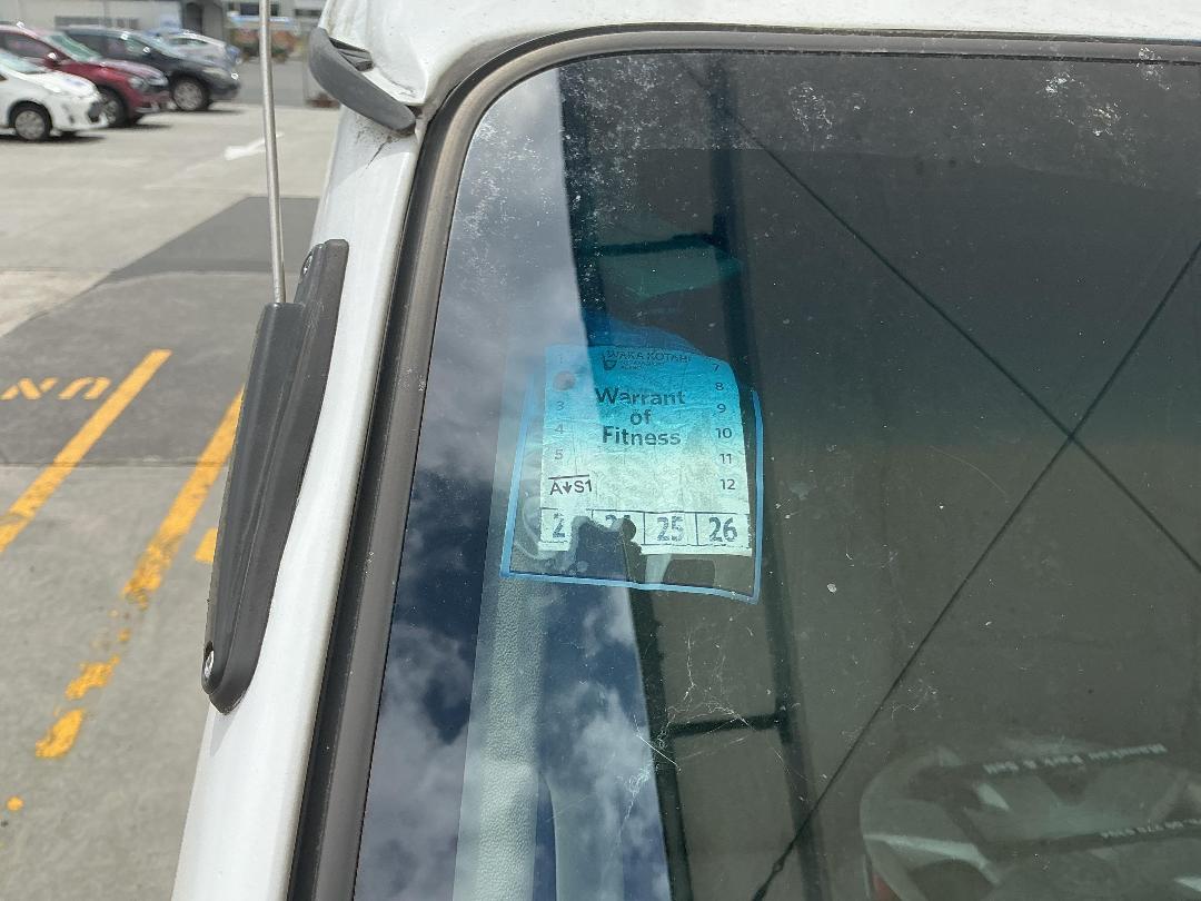 Photo '13' of Toyota Hiace Regius Photo '13' of Toyota Hiace Regius