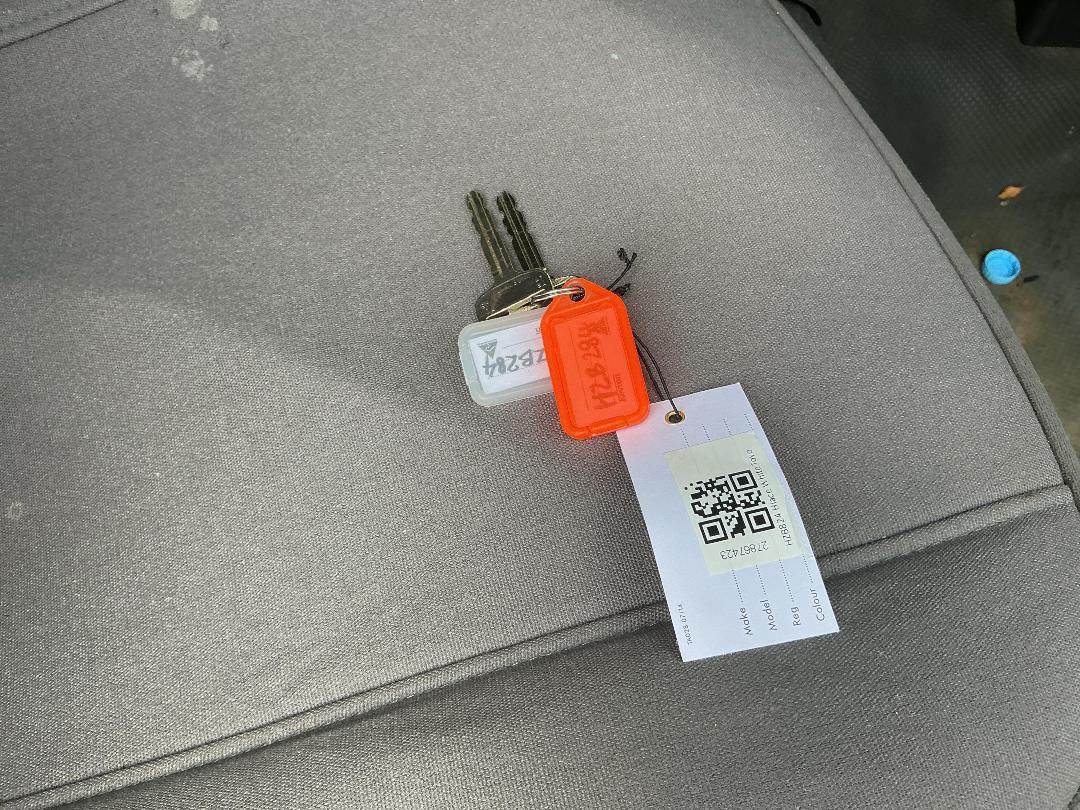 Photo '10' of Toyota Hiace Regius Photo '10' of Toyota Hiace Regius