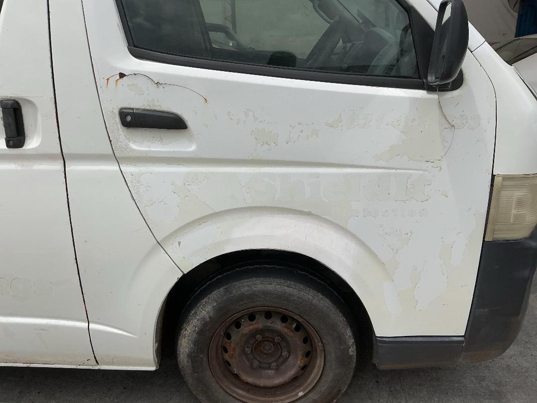 Photo '15' of Toyota Hiace Regius Photo '15' of Toyota Hiace Regius