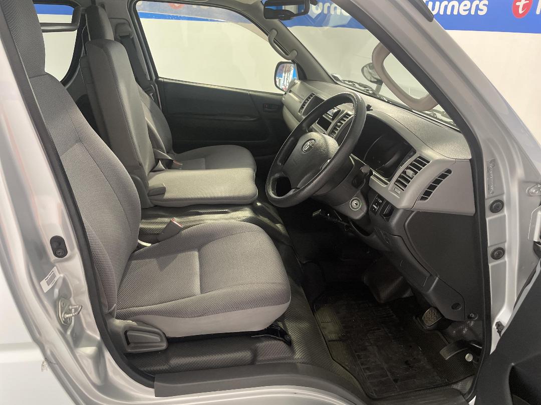 Photo '16' of Toyota Hiace