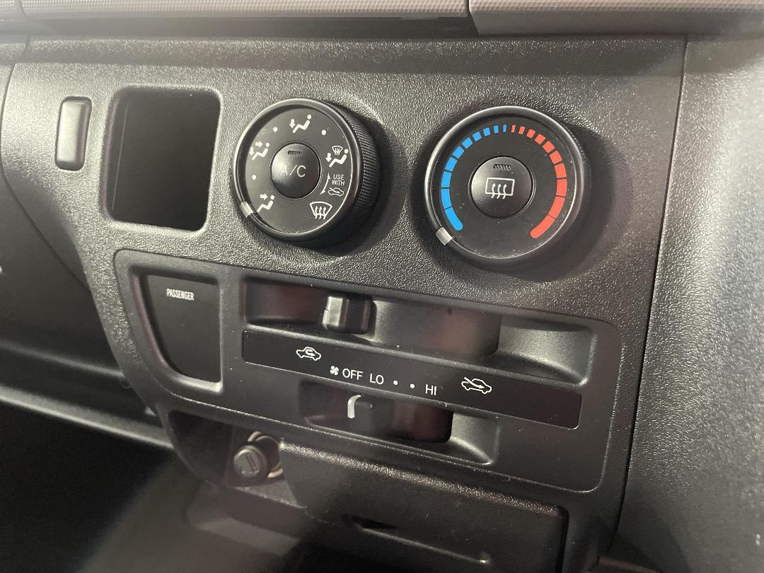 Photo '27' of Toyota Hiace