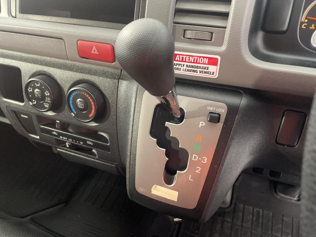 Photo '28' of Toyota Hiace