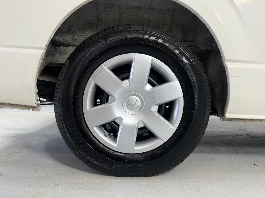 Photo '12' of Toyota Hiace