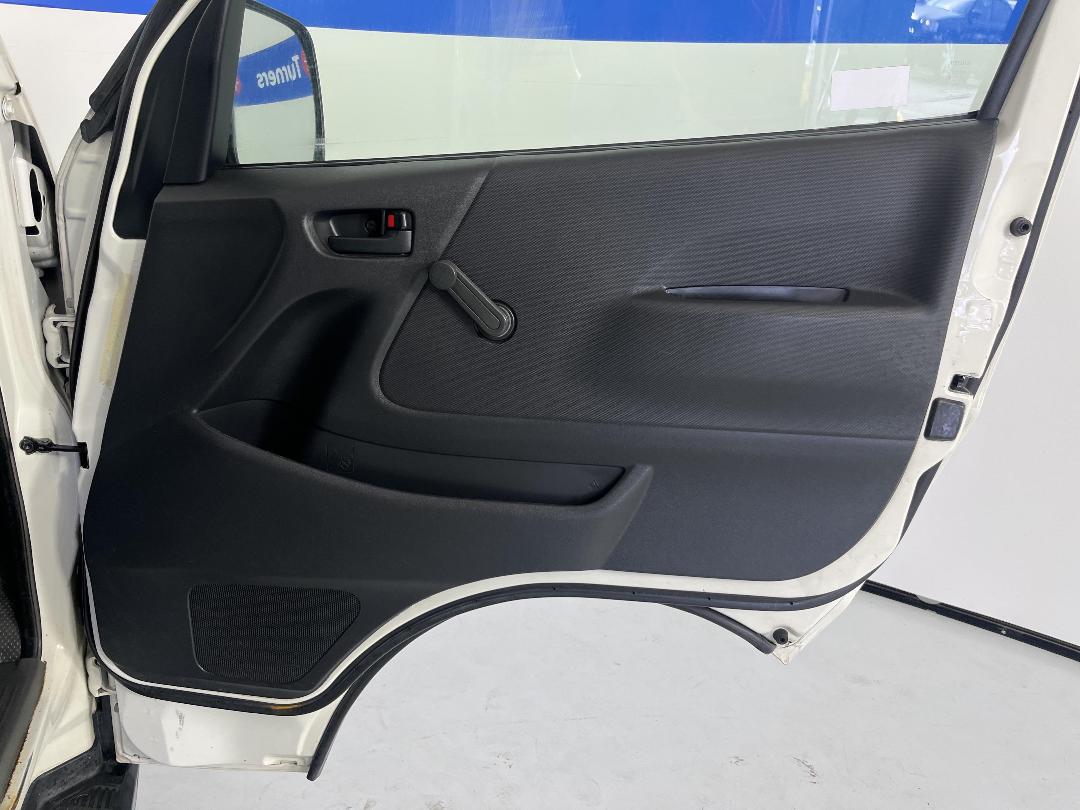 Photo '14' of Toyota Hiace