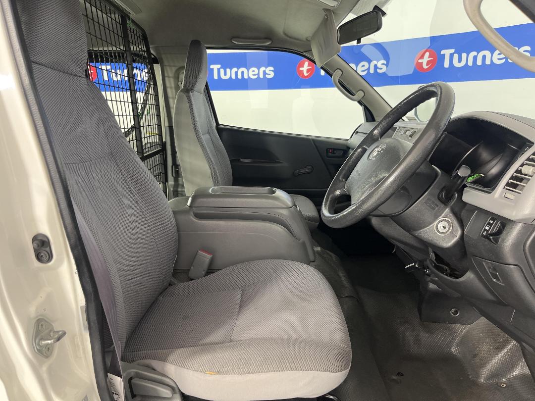 Photo '15' of Toyota Hiace