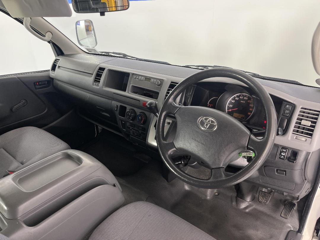 Photo '16' of Toyota Hiace