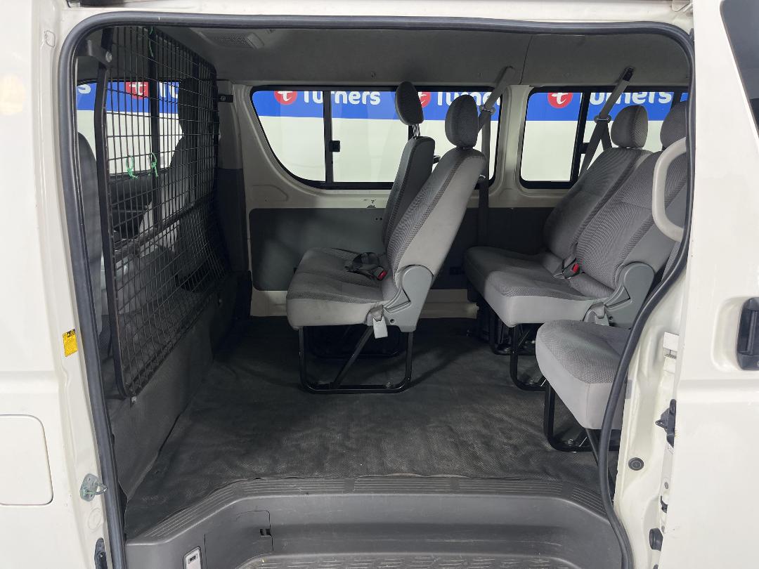 Photo '21' of Toyota Hiace