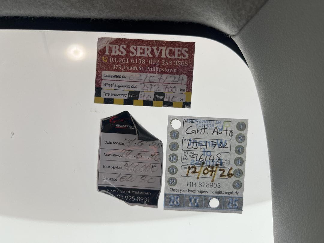 Photo '27' of Toyota Hiace