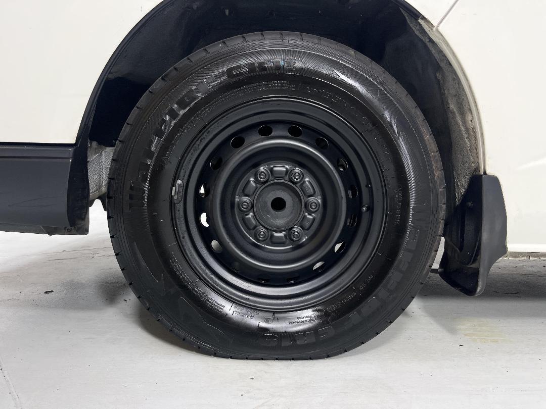 Photo '10' of Toyota Hiace