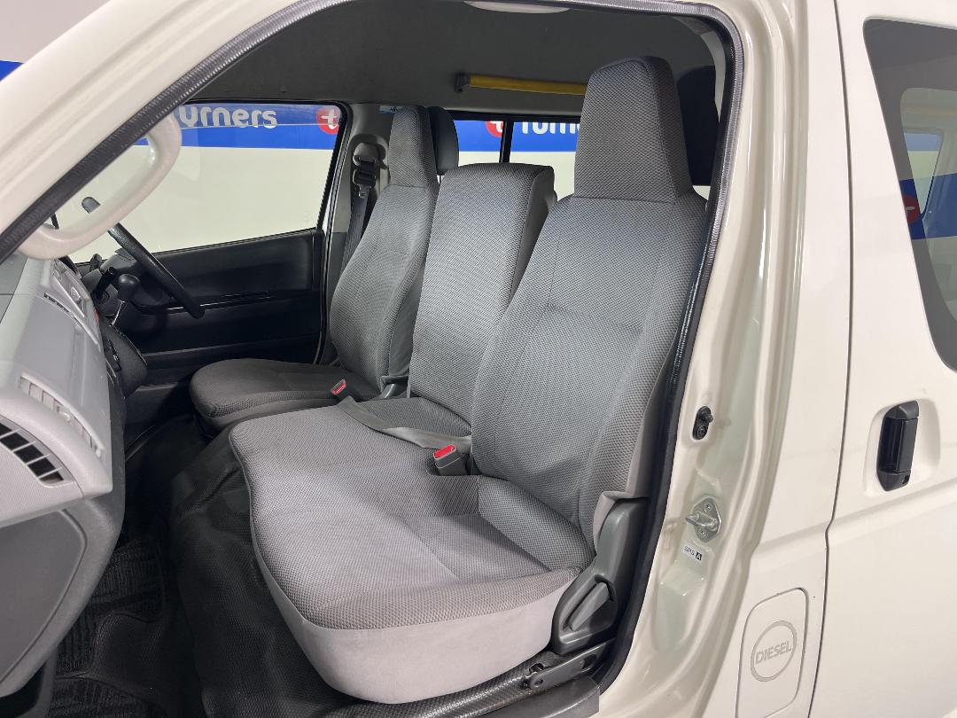 Photo '27' of Toyota Hiace