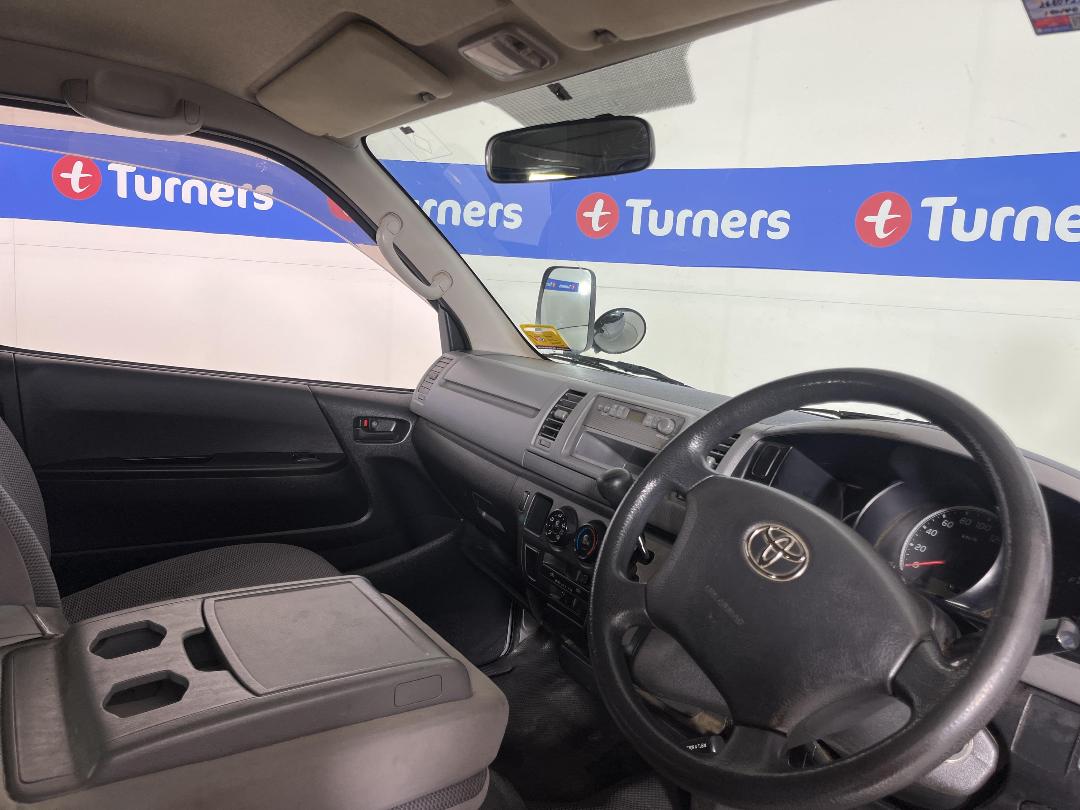 Photo '16' of Toyota Hiace