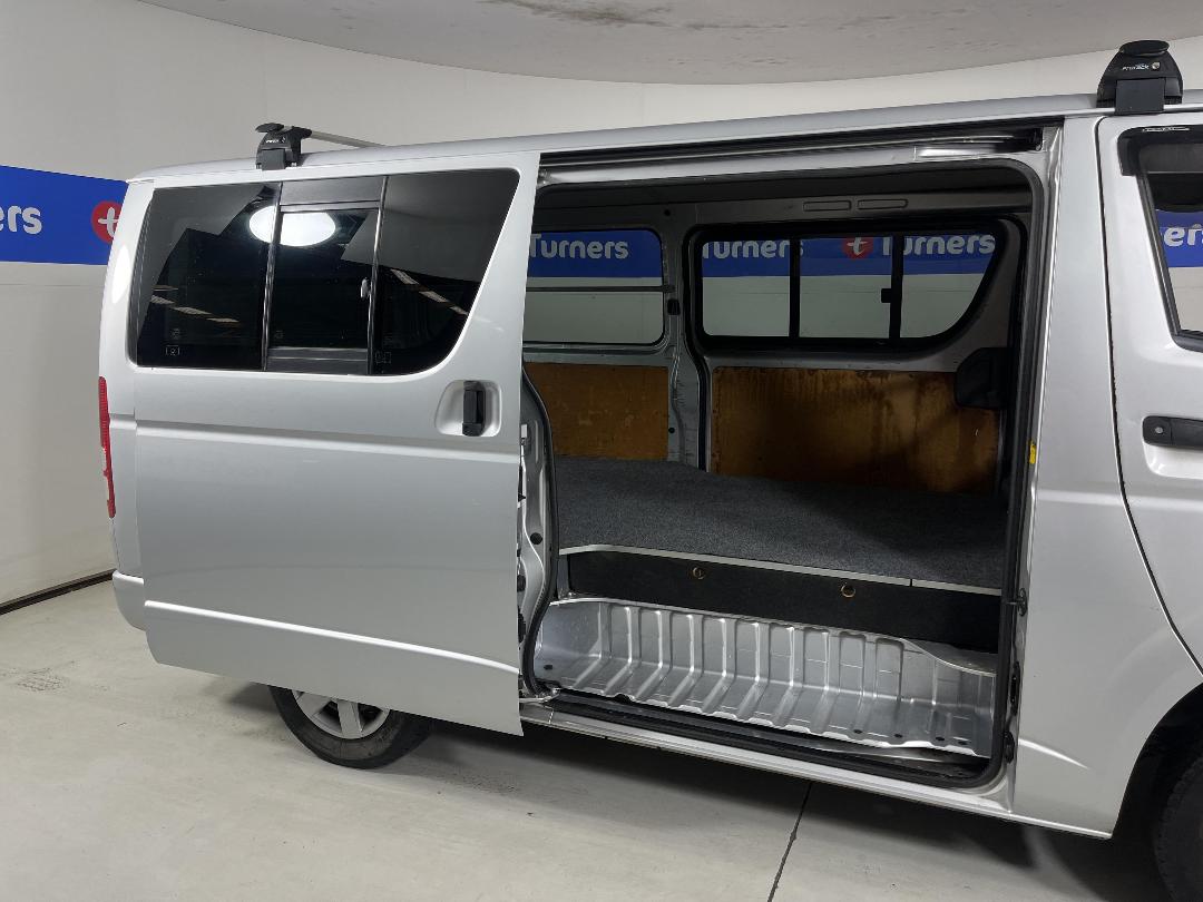 Photo '19' of Toyota Hiace