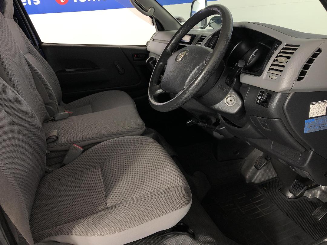 Photo '16' of Toyota Hiace