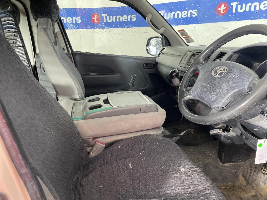 Photo '16' of Toyota Hiace Photo '16' of Toyota Hiace