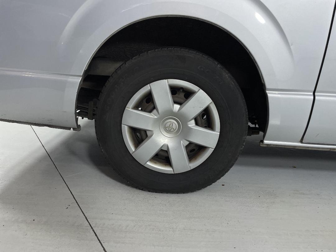 Photo '12' of Toyota Hiace