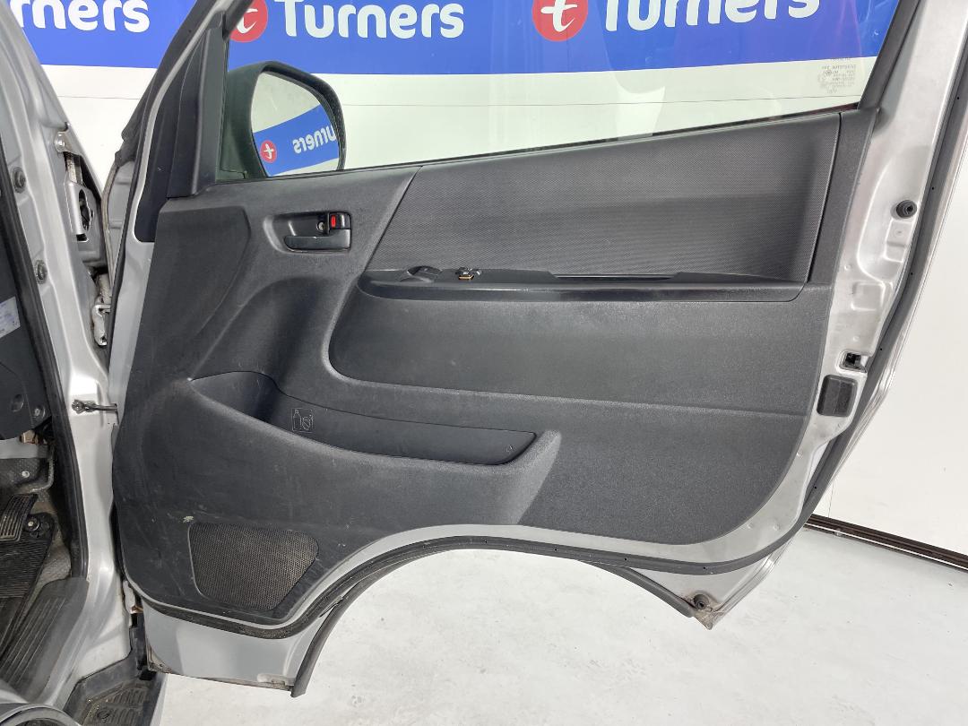 Photo '15' of Toyota Hiace