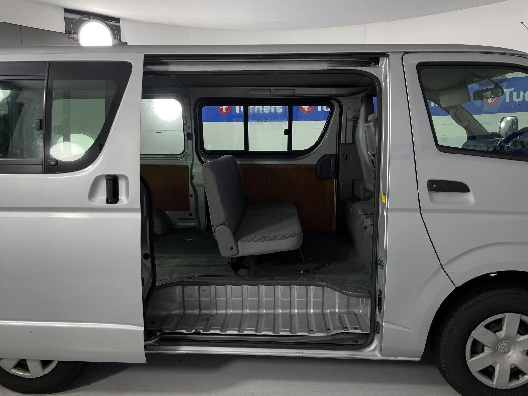 Photo '19' of Toyota Hiace